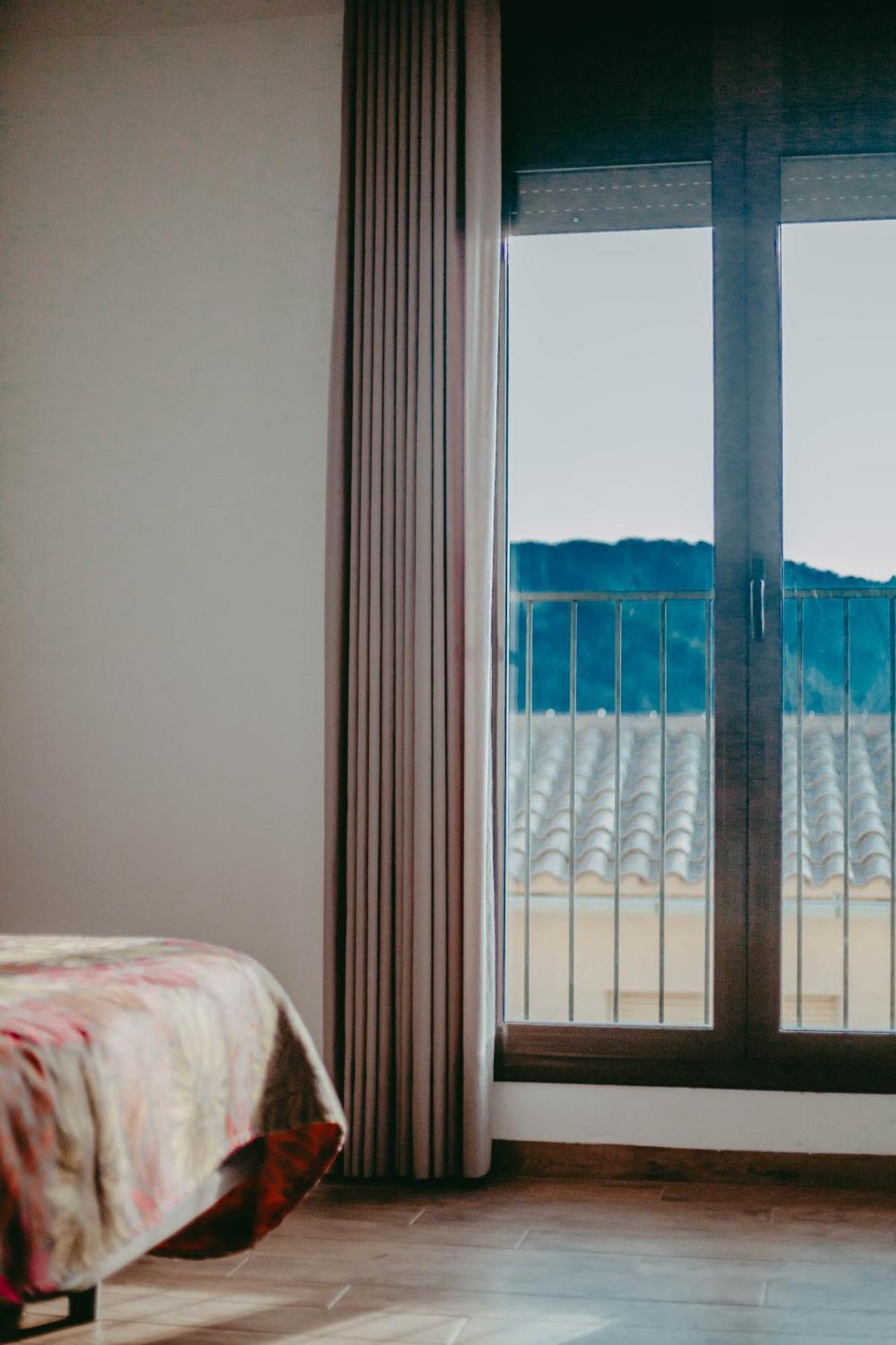 Hostal Restaurant Mussons Vins Poboleda 外观 照片