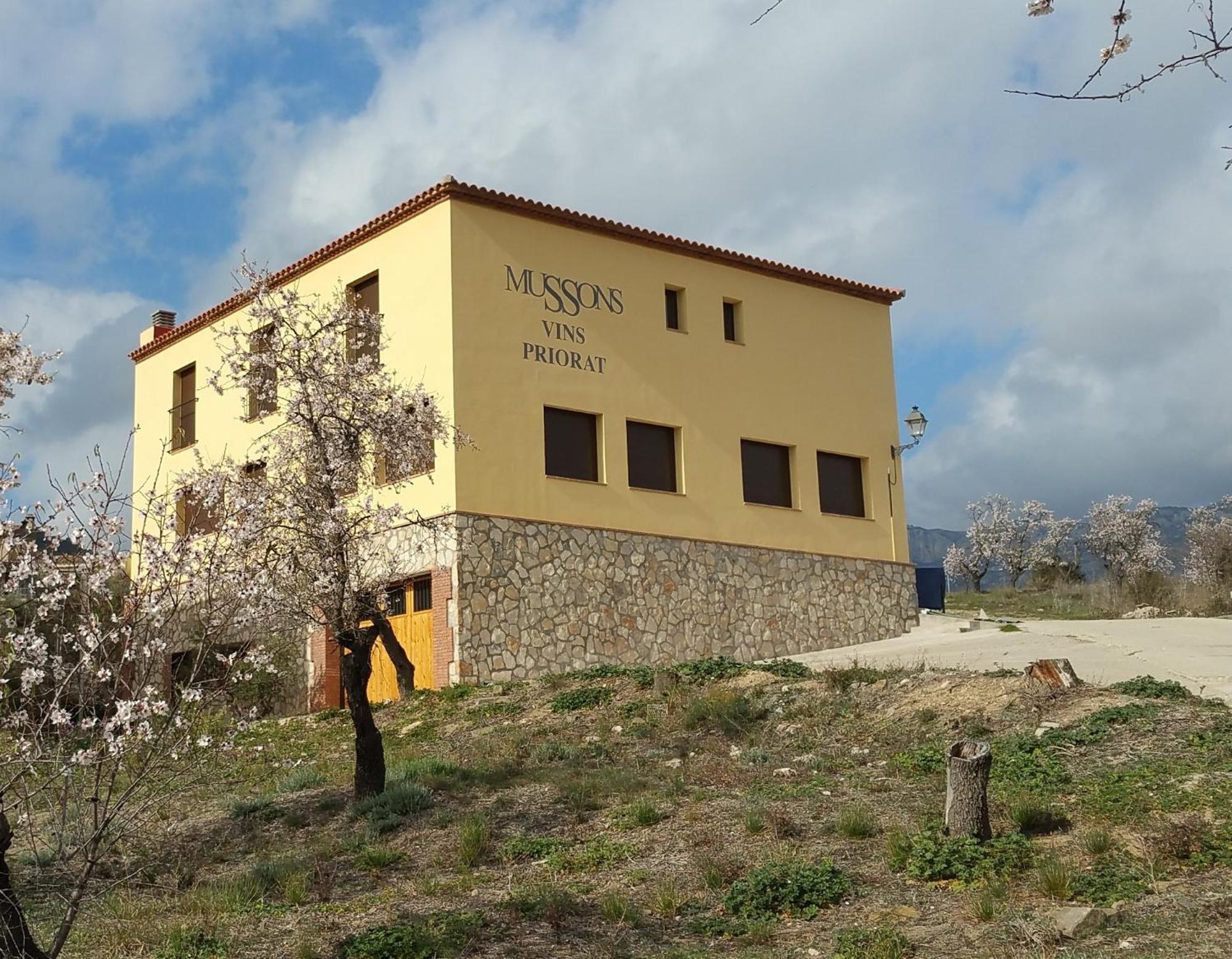 Hostal Restaurant Mussons Vins Poboleda 外观 照片